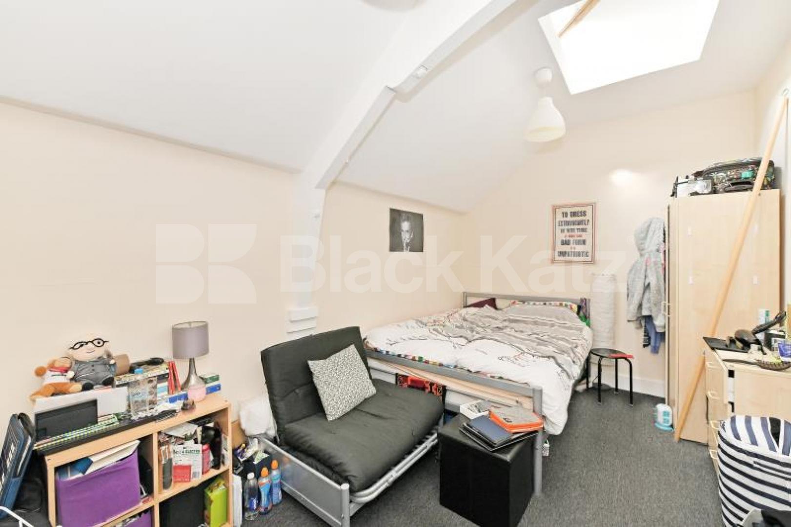 			MEWS HOUSE, 3 Bedroom, 1 bath, 1 reception Flat			 Park Mews, Crouch End N8